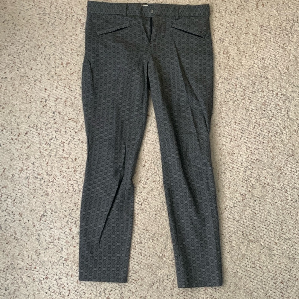 Fun printed work pants in a cropped/ankle fit!